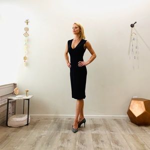 Bebe. V neck. Low cut cocktail dress. ❤️